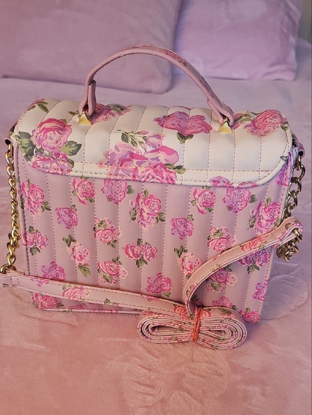 Betsey Johnson Floral Quilted Purse in Pink and Cream - Comes With 1 Free Charm - Picture 4 of 8